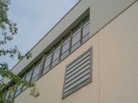 Exutorios AEX-LN instalados en fachada